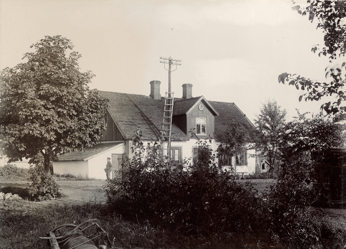 Bild ur fotoalbum tillhörande Ansgar Betulander. Oxie Telegrafstation.