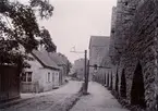 Bild ur fotoalbum tillhörande Ansgar Betulander. Södra Murgatan i Visby.
