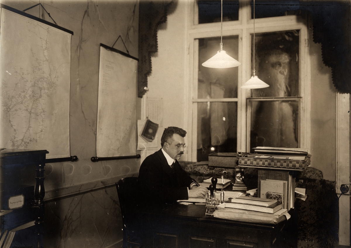 Fotografi ur album tillhörande Ester Holmberg, anställd vid Telegrafstyrelsens statistikavdelning 1902. Fotografierna troligen tagna 1907.