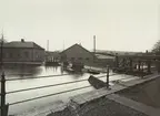 Boxholms Järnverk. Vy över smedjedammen med ritkontoret och mekaniska verkstaden omkring 1920.