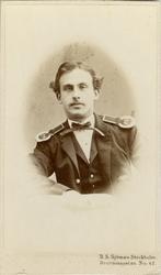 Porträtt av Carl Edvard Arfwedson, kadett vid Krigsskolan Ka