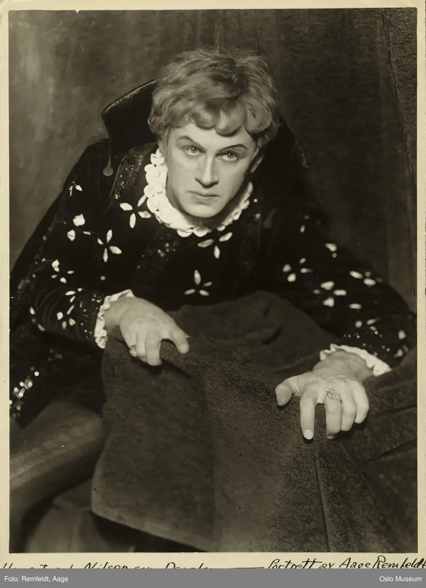 portrett, mann, skuespiller, rollebilde, Darnley i "Maria Stuart" på Nationaltheatret, halvfigur, kostyme