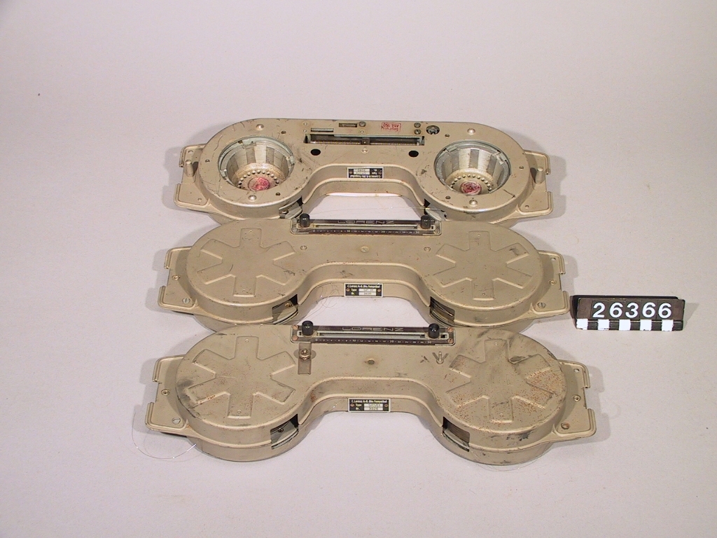 Magnetofonapparat med 4trådkassetter.