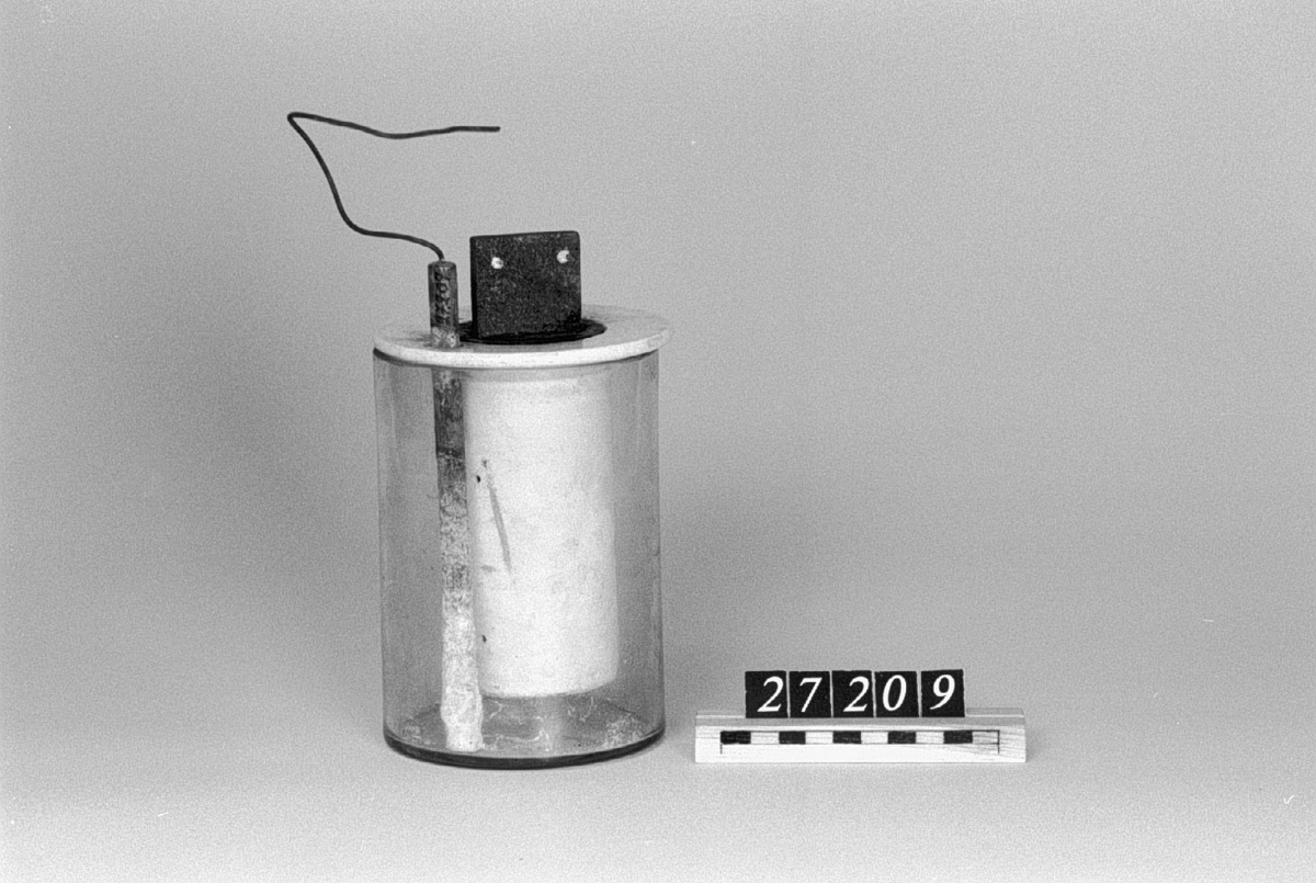 Elektrolytiskt element, enligt Bunsen, modifikation, för ringledningar.