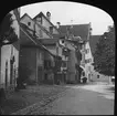 Skioptikonbild med motiv från Meersburg.
Bilden har förvarats i kartong märkt: Resan 1906. Meersburg 8.