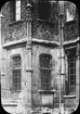 Skioptikonbild med motiv av Hôtel de Bourgtheroulde, Rouen. Bilden har förvarats i kartong märkt: Resan 1906. Rouen 5. VII.. Text på bild: 