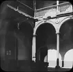 Skioptikonbild med motiv av Palacio Arzobispal, Granada.
Bilden har förvarats i kartong märkt: Granada 1910. Granada 9. N:8. Text på bild: 