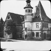 Skioptikonbild med motiv av tornhus i Rothenburg.
Bilden har förvarats i kartong märkt: Vårresan 1910. Rothenburg. XXVI. Text på bild: 