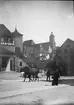 Skioptikonbild med motiv från Schwäbische Hall med Kirche St. Michael i bakgrunden.
Bilden har förvarats i kartong märkt: Resan 1911. Schwäbisch Hall 9. XVI.