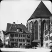 Skioptikonbild med motiv av St. Georgskirche i Dinkelsbühl.
Bilden har förvarats i kartong märkt: Resan 1911. Dinkelsbühl 9. II.