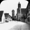 Skioptikonbild med motiv av port i stadsmuren, Rothenburg.
Bilden har förvarats i kartong märkt: Vårresan 1910. Rothenburg. XXII. Text på bild: 