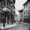 Skioptikonbild med motiv från gata i Schaffhausen.
Bilden har förvarats i kartong märkt: Resan 1906. Neuhausen 4. Schaffhausen 3.