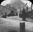 Skioptikonbild med motiv från bergspasset Falzarego, Italien.
Bilden har förvarats i kartong märkt: Höstresan 1909. Cortina 8. No.15. Text på bild: 