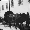 Skioptikonbild med motiv från Trient. Man med vagn dragen av oxar.
Bilden har förvarats i kartong märkt: Höstresan 1909. Trient 7. No: 31.