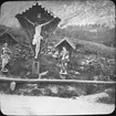 Skioptikonbild med motiv av religiöst monument i närheten av Schloss Castelbell i Vinschgau, Sydtyrolen.
Bilden har förvarats i kartong märkt: Höstresan 1909. Trient 7. No: 31. Text på bild: 