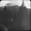 Skioptikonbild med motiv av vy vid staden Cortina d'Ampezzo, Italien.
Bilden har förvarats i kartong märkt: Höstresan 1909. Innsbruck. Sterzing. Cortina. No:14