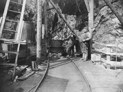 Ytterby fältspatsgruvapå Resarö.
Uppfordringsverket, vid tun