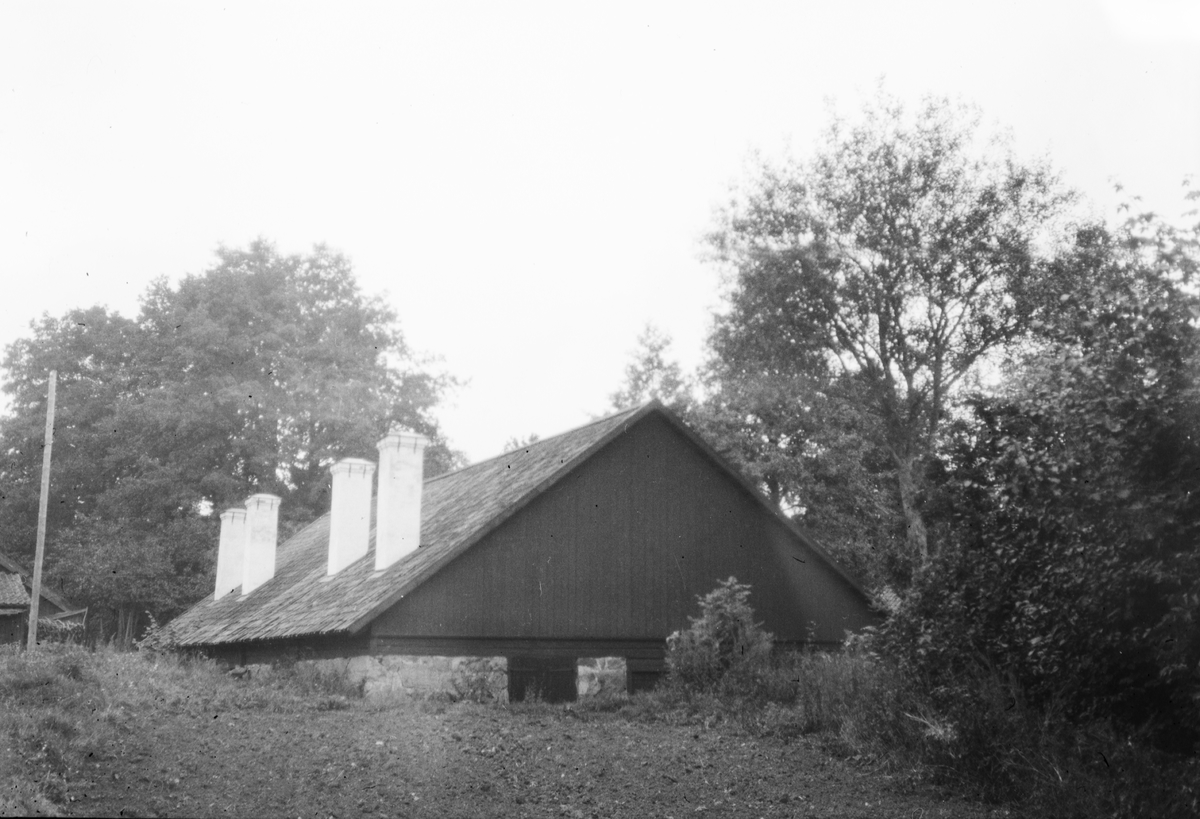 Stora smedjan (förut för klingsmide, senare för yxor och liar).