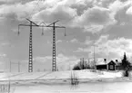 Harsprångets kraftstation. Kraftledningen för 380000 volt spänning från Harsprångets hydroelektriska kraftstation, som invigdes den 15 juni 1952.