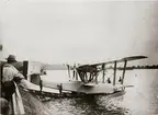 Bergsingenjörselever vid Klacka-Lerberg, Västmanland, 1906.
Se fotografi för numrering av personerna på bilden. Med på bilden finns: Professor Röksten?, Professor Odelstierna, Professor Pettersson, David Fornander, Helmer Gitte, Hallbäck, Elliot, Fredrik Carlsson, Johan Korsing, Gunnar Barrling, Teofil Lindblom, Berndt Liberg, Jonny Montgomery, Arvid Magnusson, Inge Lüchs, Ivar Berthem, Ernst Magnusson, Gustaf Nyblom, Erik Björkman, Oscar Dieder, Åke Fågerskiöld, Arvid Hemming, Axel Hultgren och Zethelias.

Med bilden följer ett brev från Professor Axel Hultgren till Fru E. Barthen.