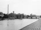 Arboga elektricitetsverk togs i bruk 1899 och ligger omedelbart intill Herrgårdsbron i staden.
