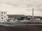 AB Berglöfs Varkstäders nybyggda fabrikskomplex till höger och den gamla verkstadshallen till vänster, 1944.
