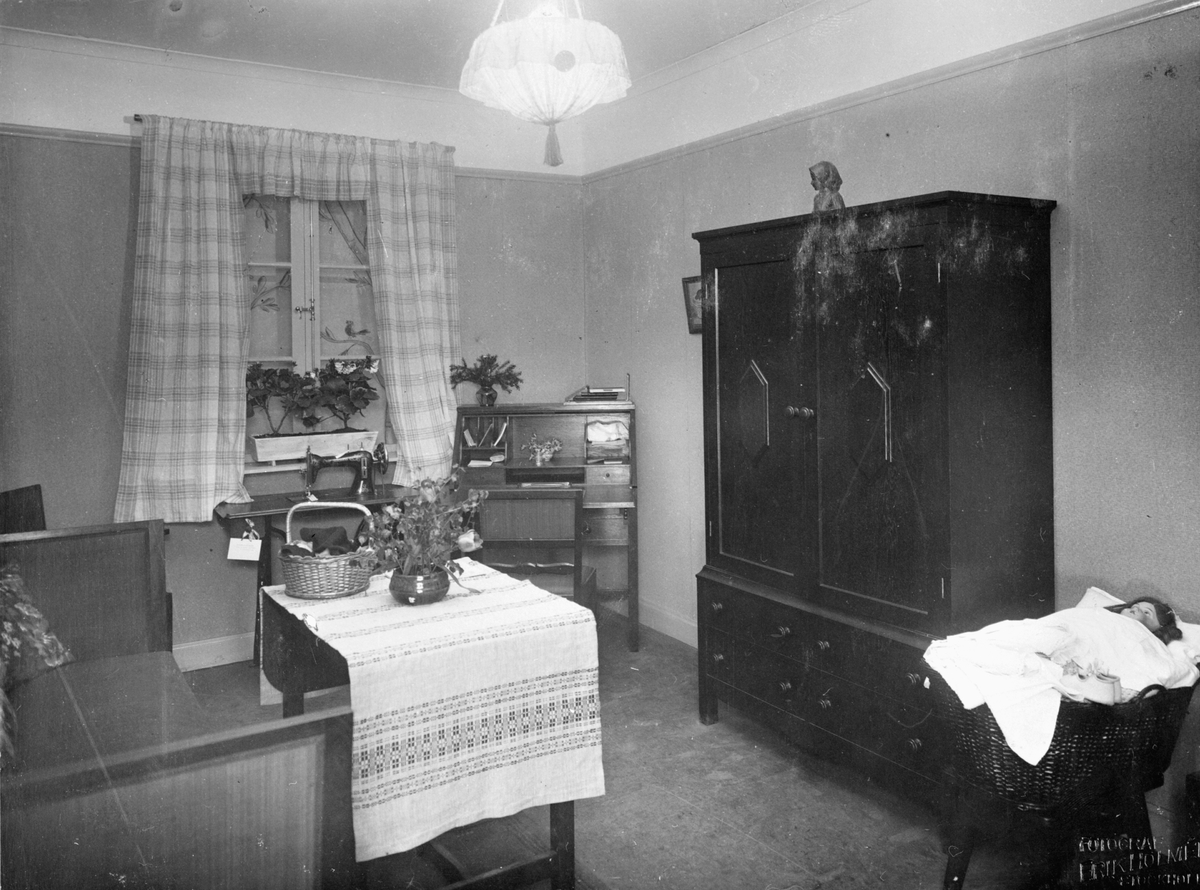 "Bygge och Bo" utställning på Konstakademien 1921.
Lanthushållskök.
"Cyrillus Johansson".