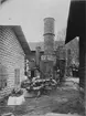 Den första försöksugnen för direkt järntillverkning enligt bergsingenjör Martin Wibergs metod, byggd vid Voxna bruk 1920.
Fotografiet är taget innan hus byggdes omkring ugnen.
Försöken pågick under okt. och nov. 1920 med gynnsamt resultat.Större försöksugn byggdes av Jernkontoret vid Sandviken 1925.