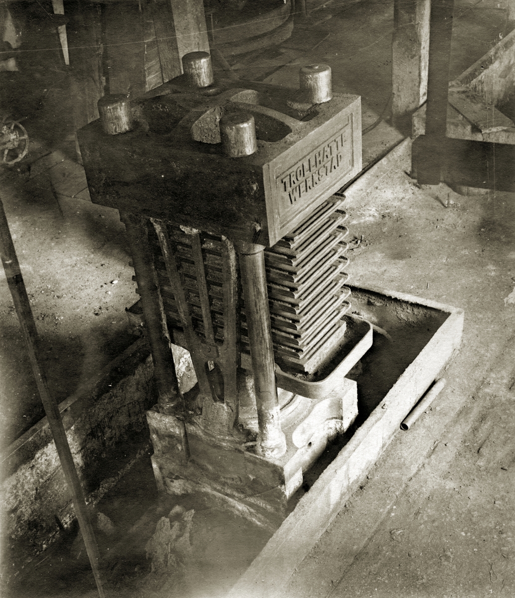 Serimeter, sidenprovningsapparat. Text på föremålet: "Serimétre de Robinet".
