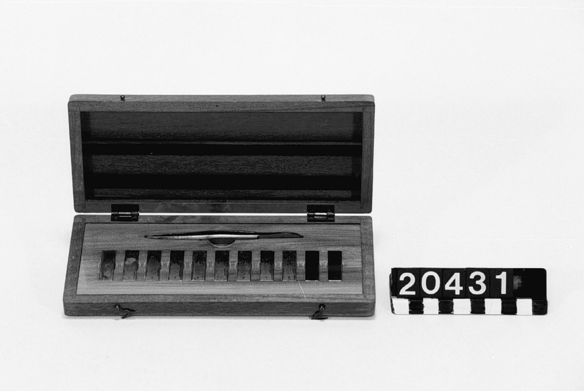 C. E. Johansson wanted to develop a set of combination gauge blocks that could be combined with each other to be able to provide all the measurements needed in industrial manufacturing. His combination gauge first had 102, then 46 pieces of steel that became world famous. The steel pieces' surfaces were so even that they were held together and could not be pulled apart. Instead, they would be pushed apart laterally. The pieces of steel could form a rod of precise length that could be picked up and held without falling apart. It was used to calibrate other measuring tools and machines. He went down in history as Mått-Johansson and worked for a time for Henry Ford in the USA.