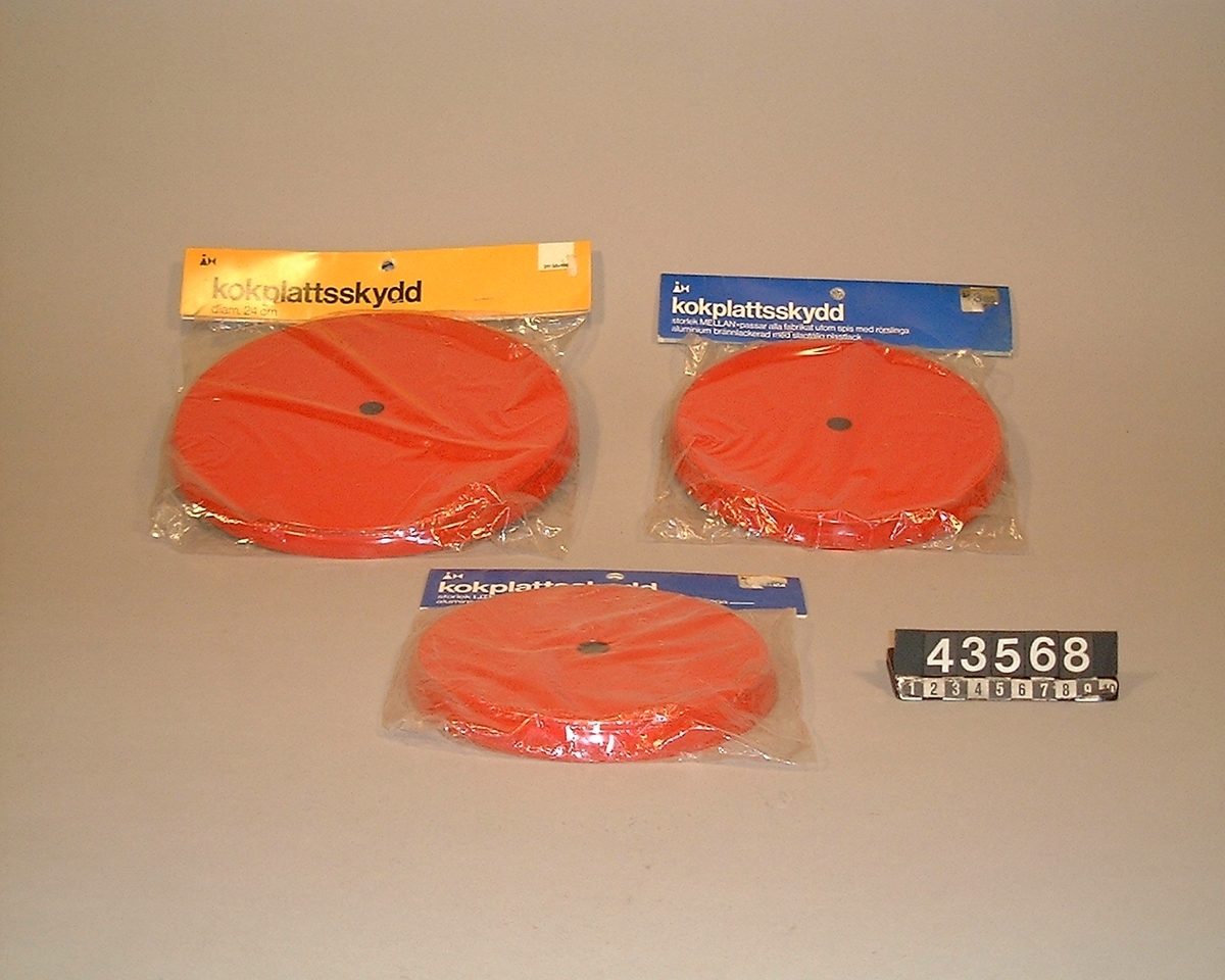 Tre kokplatsskydd, spislock, av aluminium. I originalförpackning, olika storlekar.