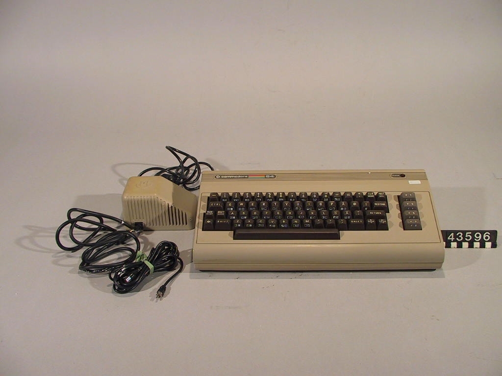 Commodore 64 är världens genom tiderna mest sålda datormodell. Datorn tillverkades i ungefär 12,5 miljoner exemplar. Uppskattningsvis utvecklades omkring 10 000 kommersiella datorprogram till C64. Av dem var mellan 60 och 70 procent spel. 
Framgångarna kom delvis av att Commodore sålde sina datorer i detaljhandeln. De ägde dessutom processortillverkaren MOS Technology och använde standardkomponenter för att få ner priset. Det anses ofta att det låga priset bidrog till att ta knäcken på konsolbranschen, vilket ledde till TV-spelskraschen 1983.