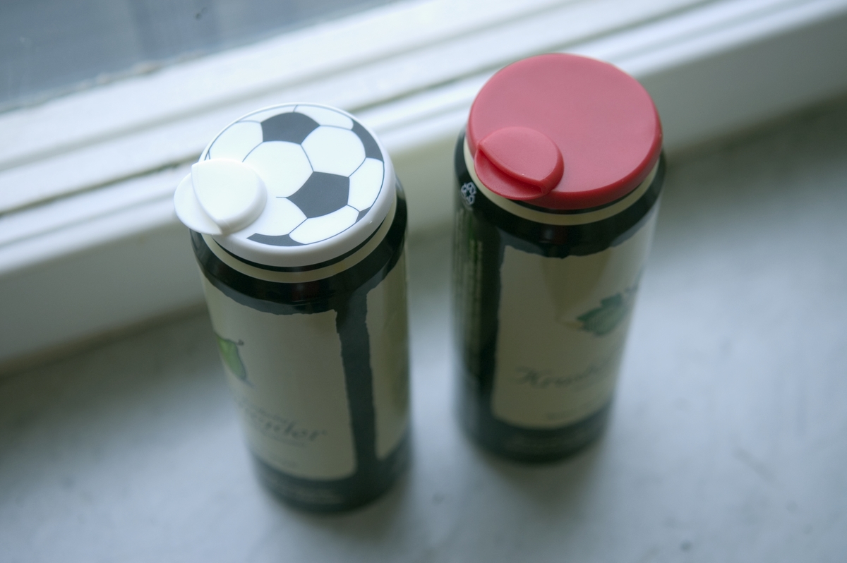 Burk- och kapsyl öppnare och förslutare. Avsedd att användas till att såväl öppna som försluta burkar och kapsyler. Håller kvar kolsyran.