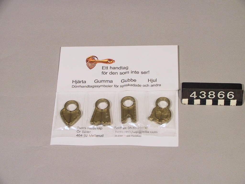 Dörrhantagssymbolena är avsedda att hjälpa synskadade avgöra vart dörren leder. Med hjälp av symbolerna som placeras på dörrhandtaget, kan man avgöra huruvida dörren leder till en herr-, dam-, eller en handikappanpassad toalett. En hjärtsymbol betyder att "här finns en toalett sedan finns det också en gumma, gubbe och hjulsymbol.