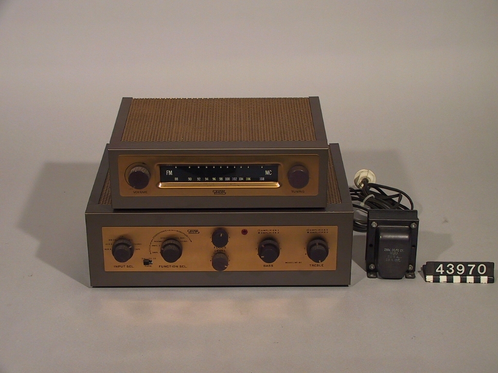 Stereoförstärkare med FM-tuner. Separat transformator.