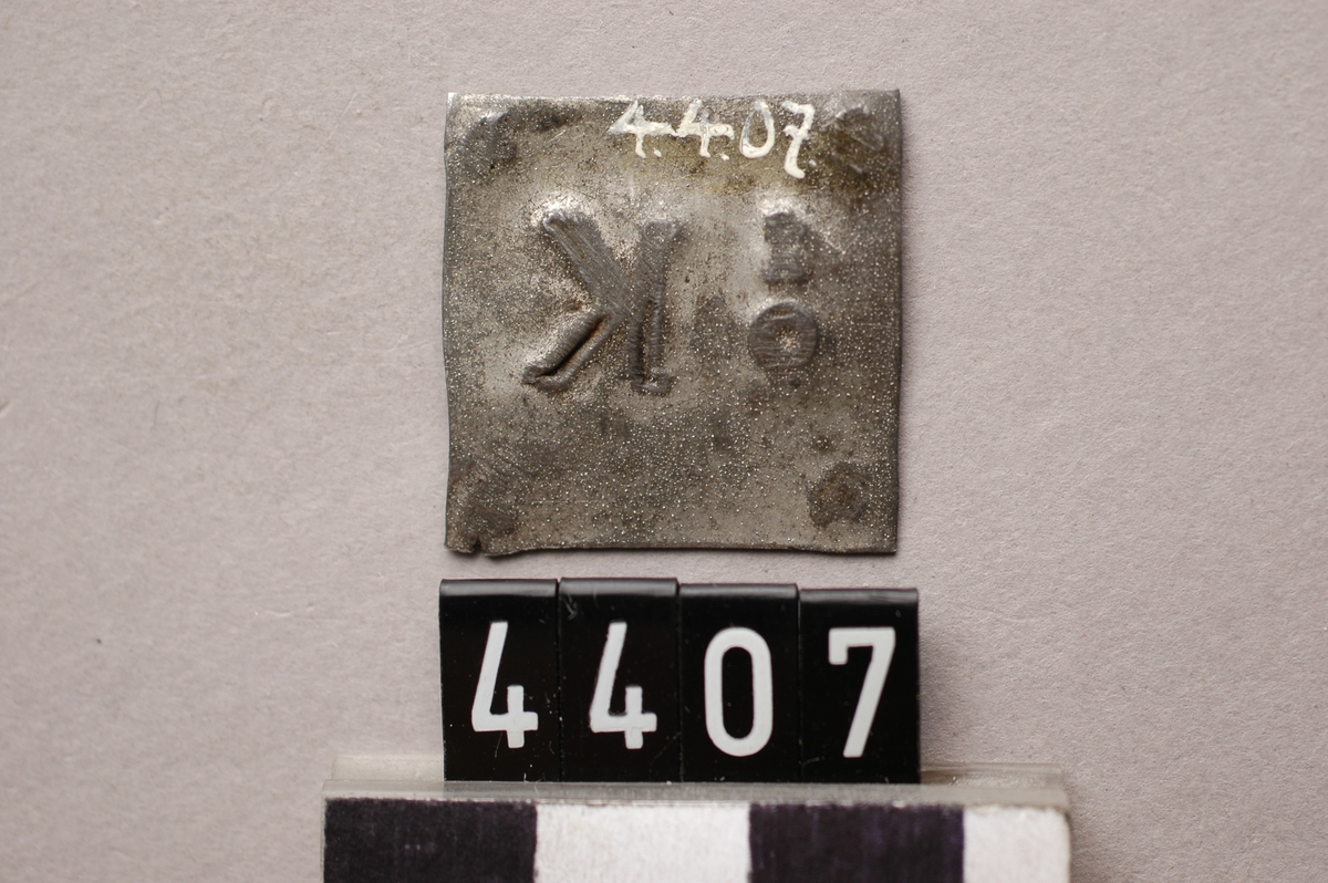 Drickspollett av koppar. märkt: 1/2 K