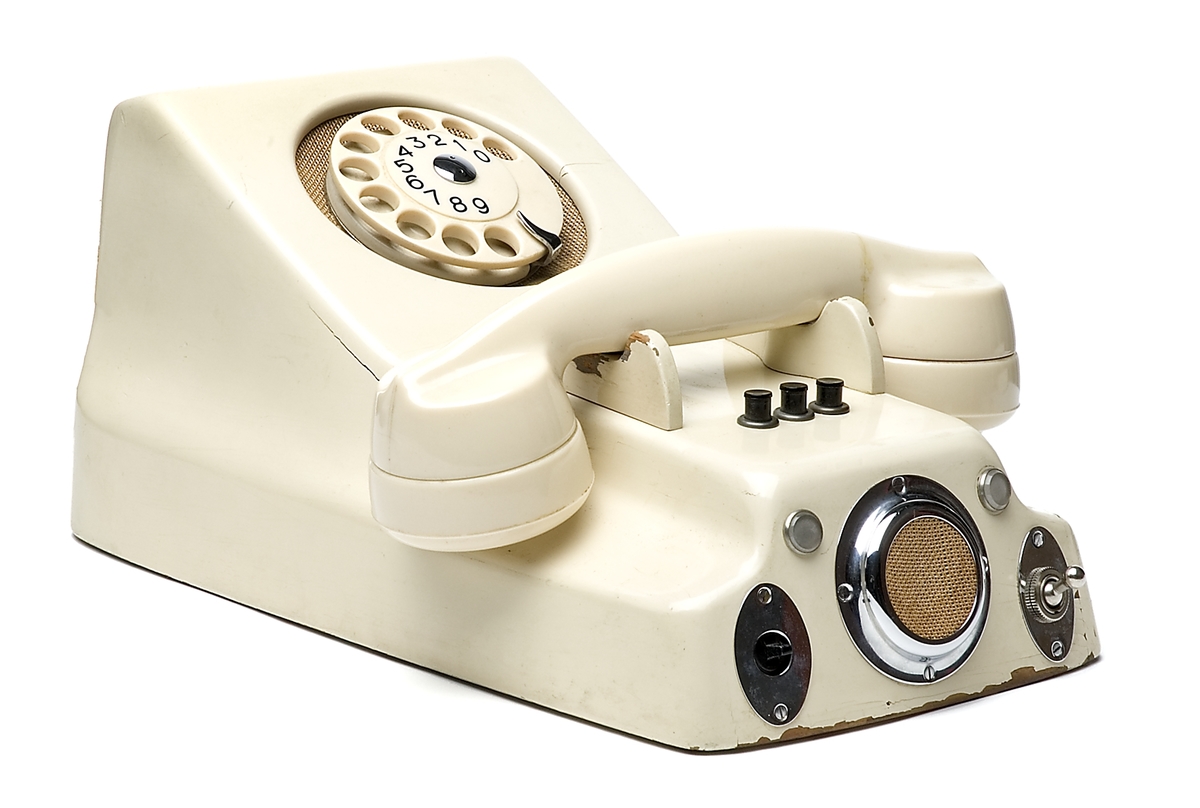 Prototyp till högtalartelefon. Anslutning för 220 V och provpropp (teleplugg).