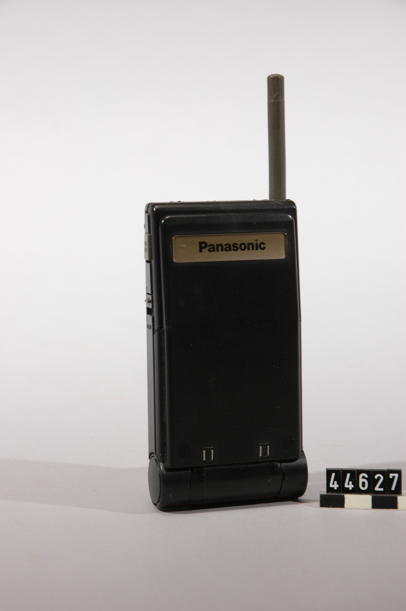 Trådlös telefonapparat, avsedd att användas med basenhet. Vikbar modell.