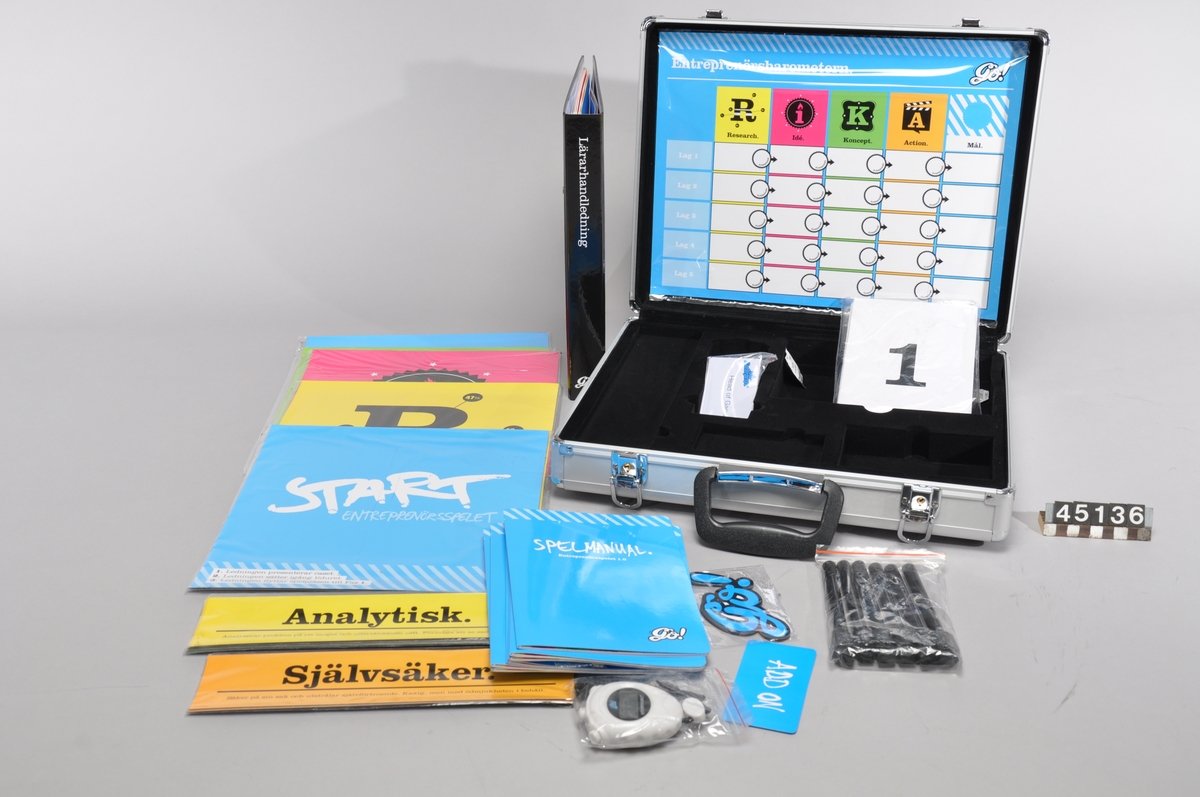 Go Enterprise - entreprenörsspelet är ett läromedel riktat till högstadie-, gymnasie- och högskolor i Sverige. Tränar entreprenöriell förmåga och problemlösning.  Totalt antal deltagare kan vara mellan 9-35 personer, 3-5 deltagare utgör ett team. Under spelomgången tar sig teamen igenom Entreprenörsspelets fyra problemlösingsfaser: research, idé, koncept och action, för att slutligen presentera en konkret lösning.  Efter spelomgången laddar deltagarna upp sina caselösningar i communityn, där de kan få feedback, diskutera varandras lösningar och tävla om fina priser.  Spelet är förpackat i en dokumentportfölj i aluminium. Till spelet hör en handledningspärm.  Varumärkesskyddat och tillverkas i Hong Kong av Link 2 Asia.