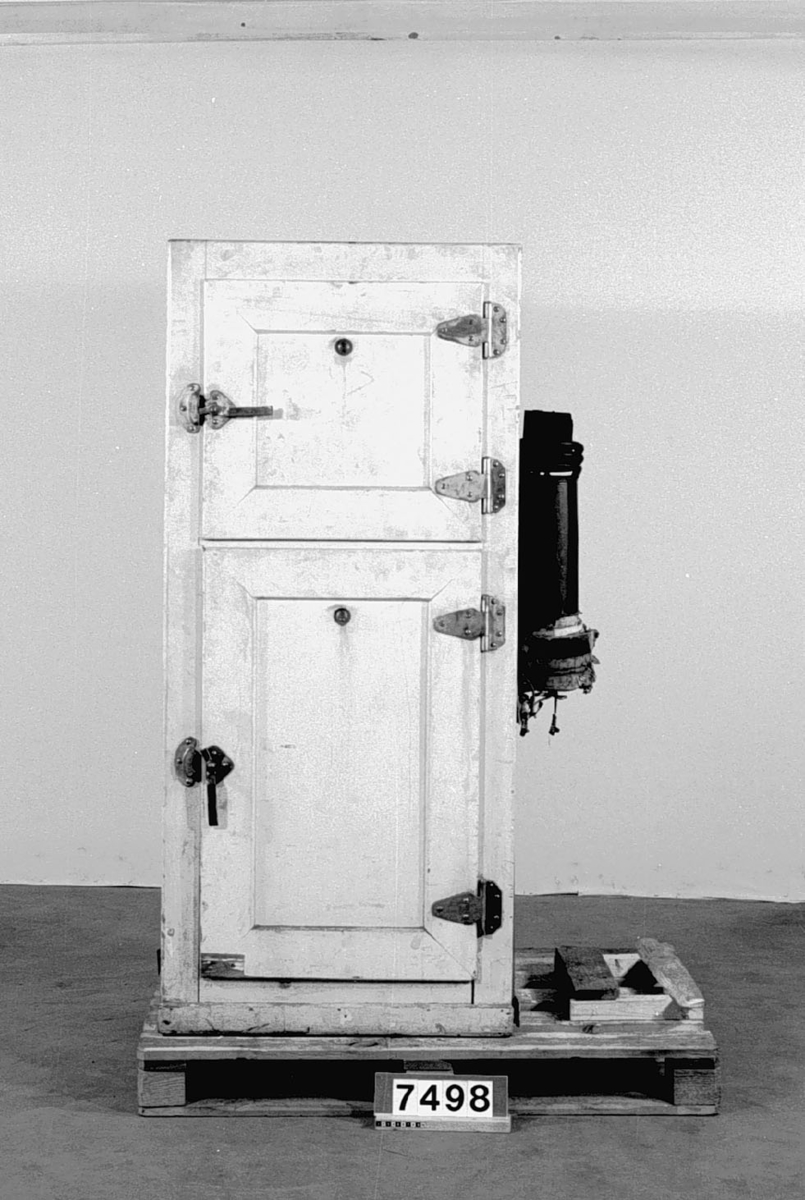 Kompressorlöst kylskåp enligt Platen-Munters patent.