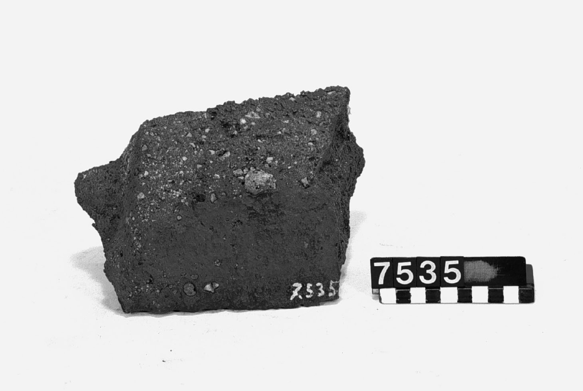 Använt för framställning av gjutstål TM7536. Råmaterial: Malm TM7532, TM7533 Träkol: TM7534.