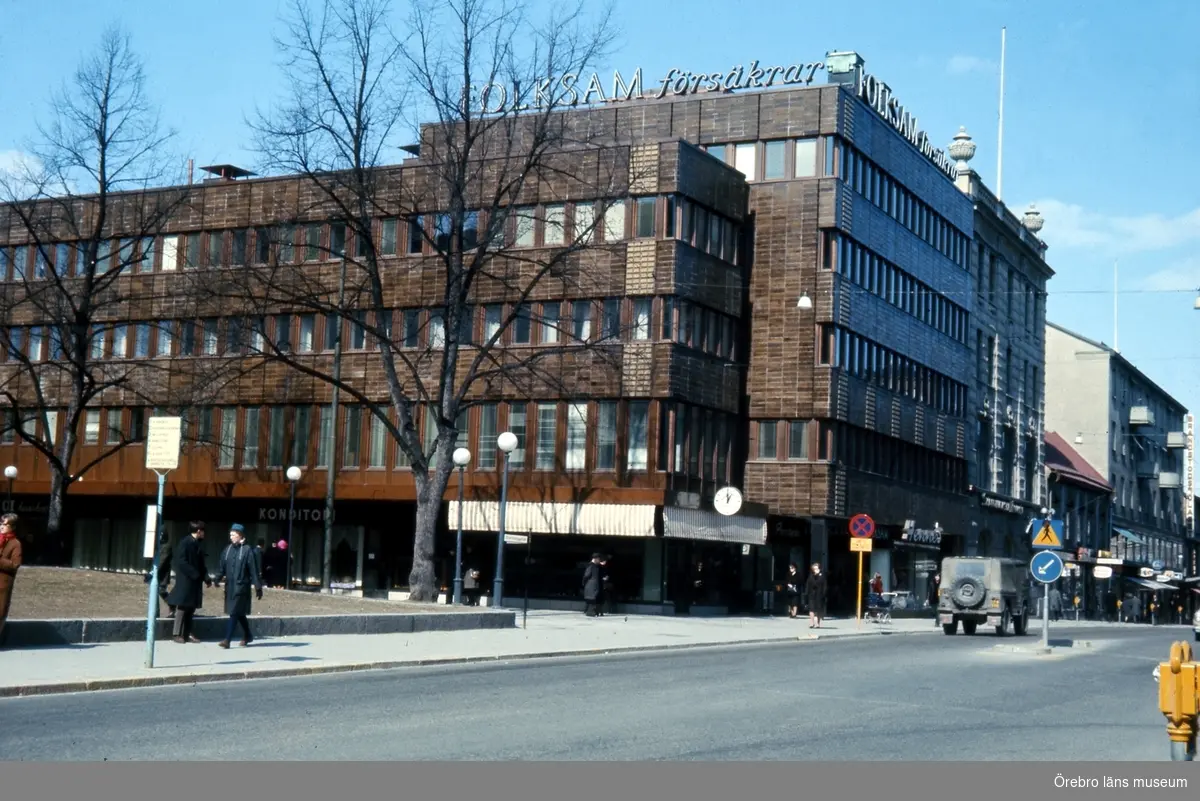 Folksamhuset (f. d. Edwalls hörna) från Stortorget.