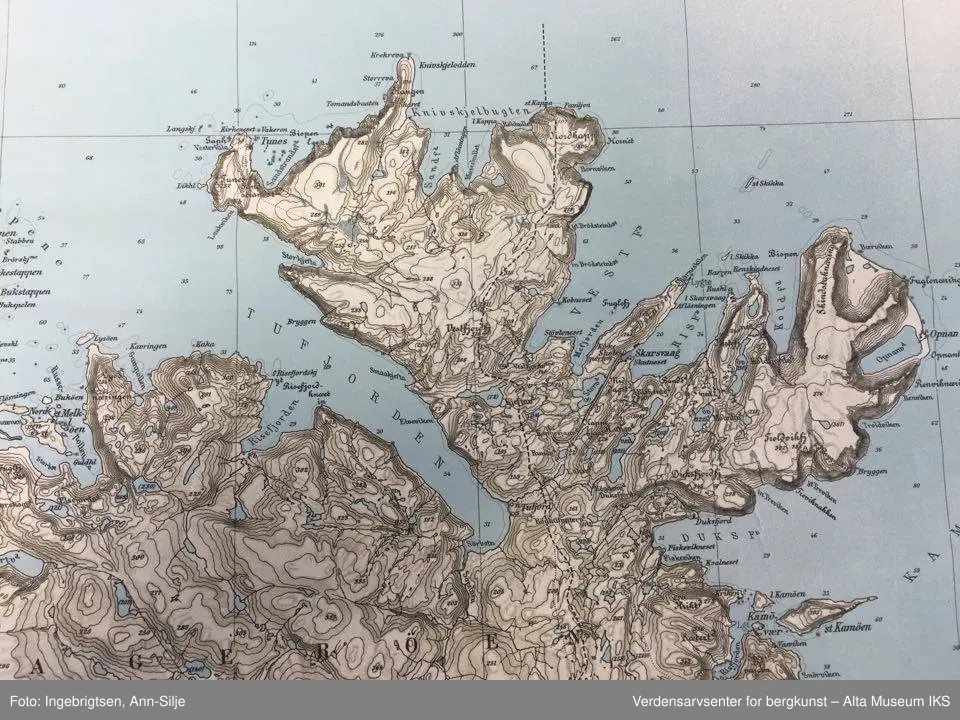 Form: Kart. 33 ulike kart over ulike deler av Finnmark.