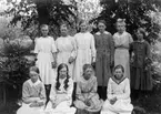 Göteve-Floby. 1920 års konfirmander, födda 1906. Övre raden: Anna Fredriksson, Edla Freiman, Sigrid Hellberg, Ella Bäckström-Björnros, Anna Alexandersson, Ester Johansson. Nedre raden: Elin Sköld, Astrid Öst, Elsa Aronsson, Astrid Samuelsson.