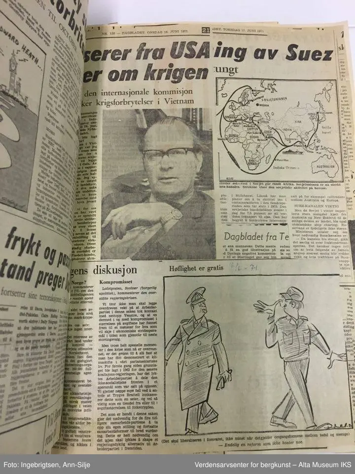 Form: Folioformat. Utklippsbøker som inneholder avisutklipp med delvis innlimte og delvis løse klipp. Utklippene omhandler verden, Norge generelt og Alta og omegn. A), B) gråmelert perm, C) grønnmønstret perm/grønn rygg.