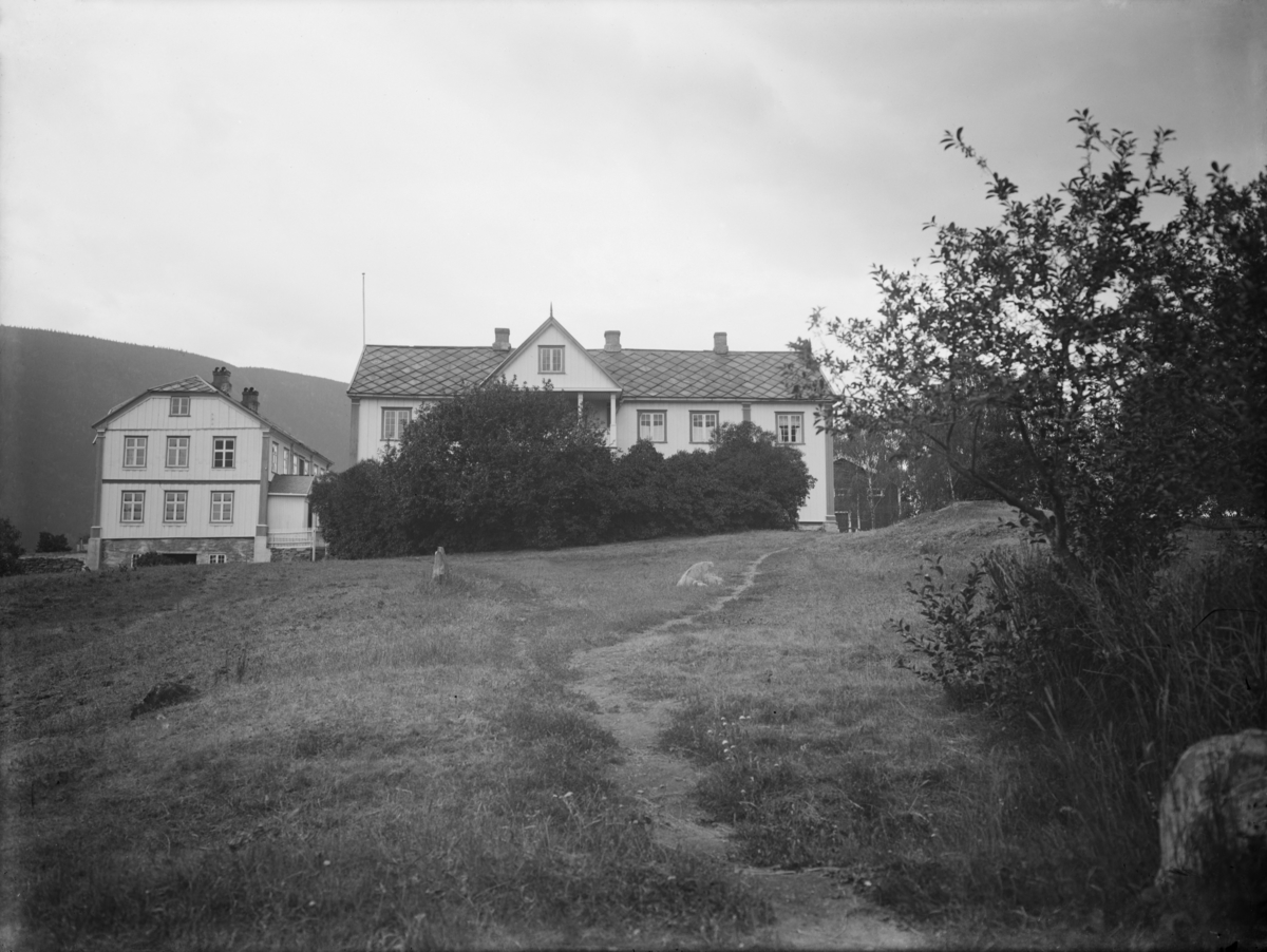 Bygninger i landskap (Gudbrandsdal Folkehøgskole, Hundorp)