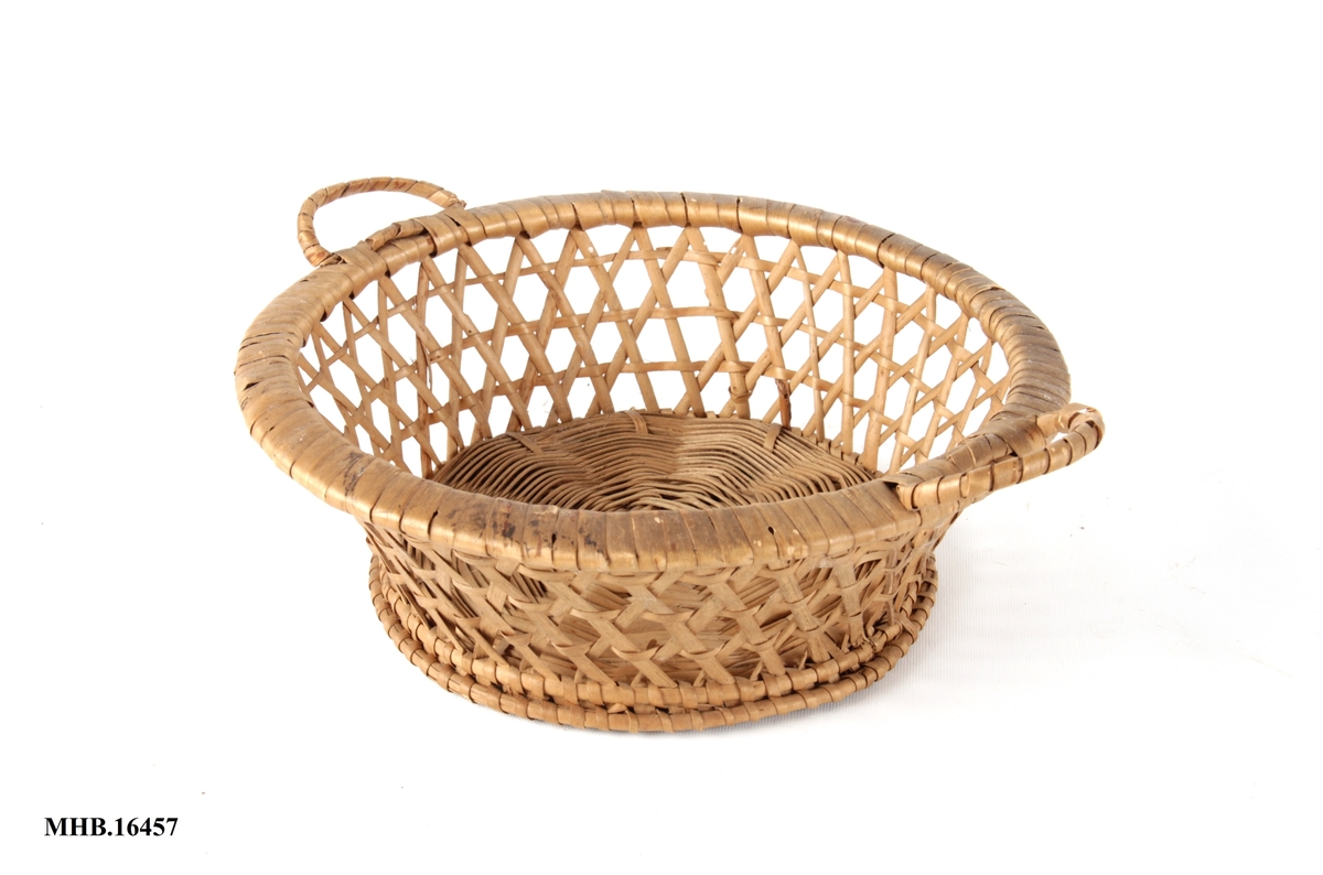 Rund flettet kurv med to håndtak