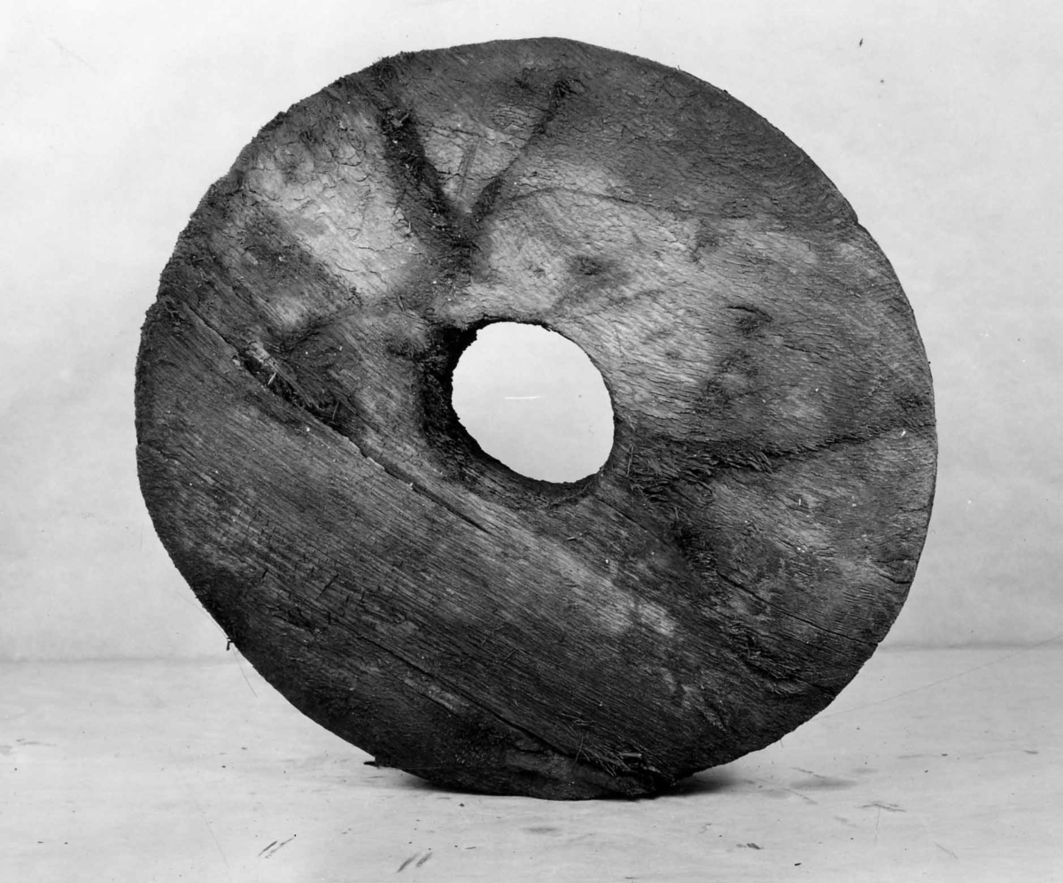 Lavetthjul i ett stycke. Hål för axel.