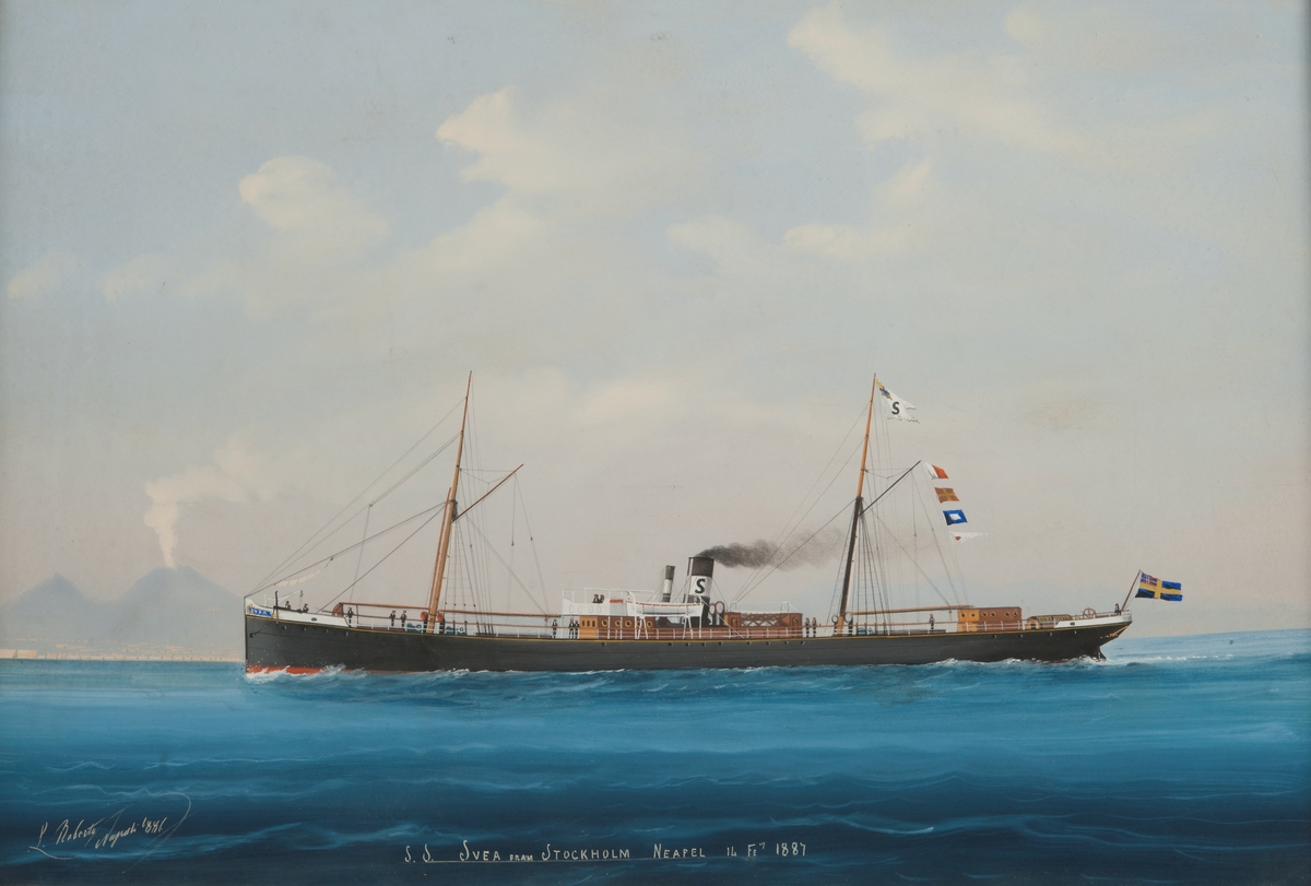 "S.S. Svea från Stockholm Neapel 14 febr 1887"
Till sjöss i Neapelbukten med Vesuvius på styrbords sida. På stortoppen bolagsflagga och. namnsignal under gaffeln. Akterut svensk flagg med unionsmärke. Sign ?L. Roberto, Napoli 1887".