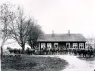 Arbetare och dragare på Åkatorps gård 1910.